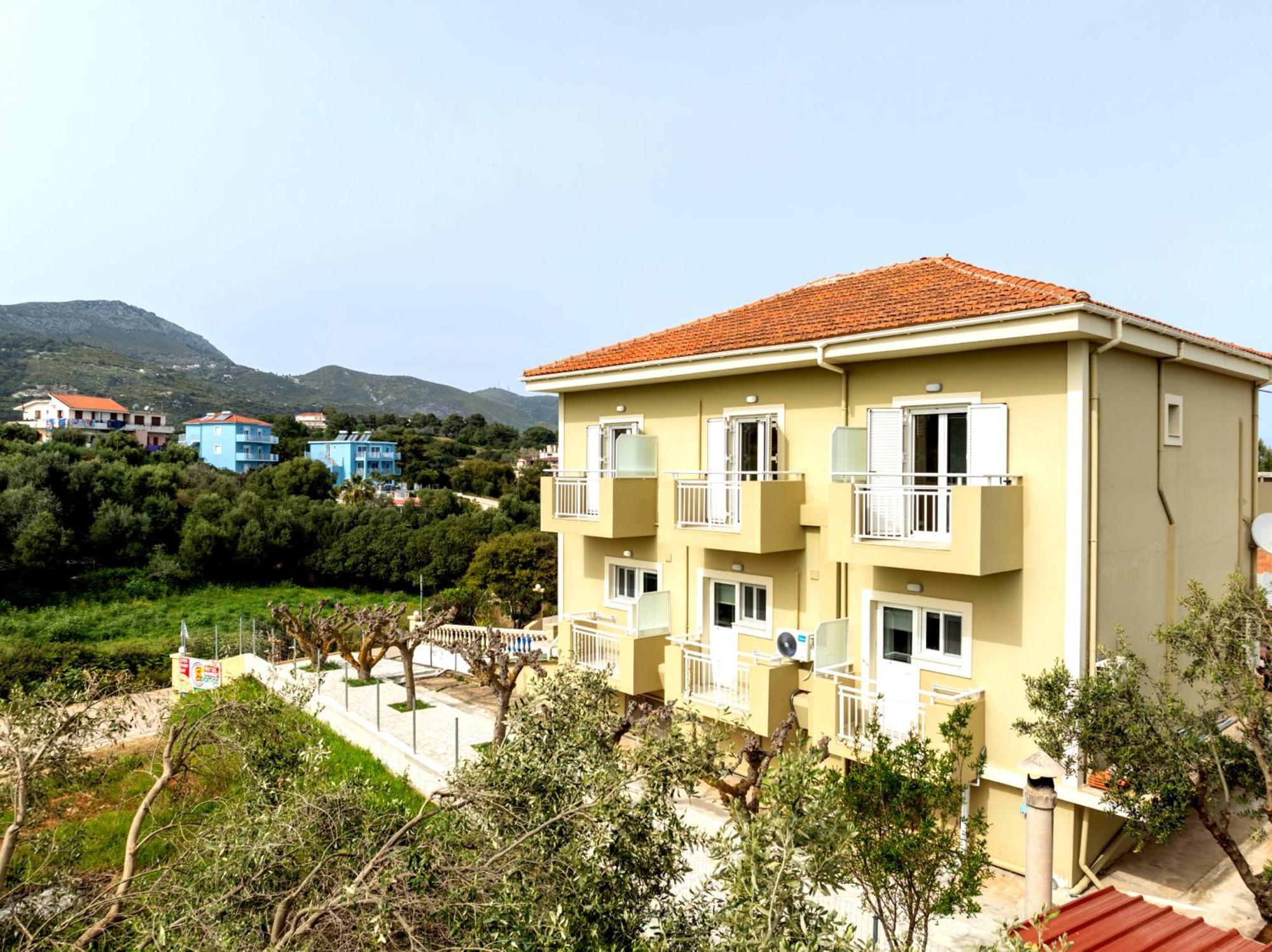 Solomos Apartments Skala  エクステリア 写真
